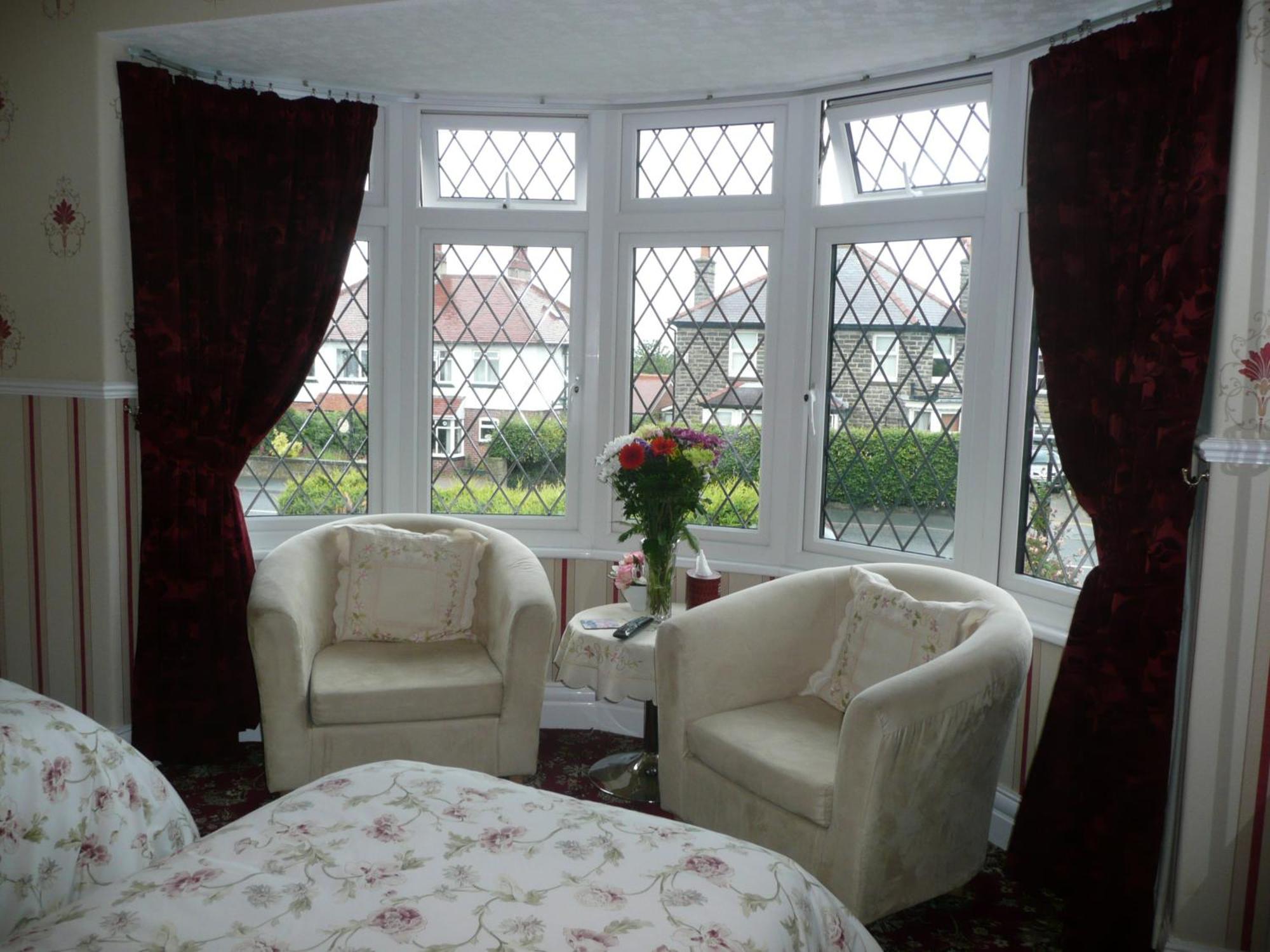 Cherry Blossom Guest House Уитби Екстериор снимка