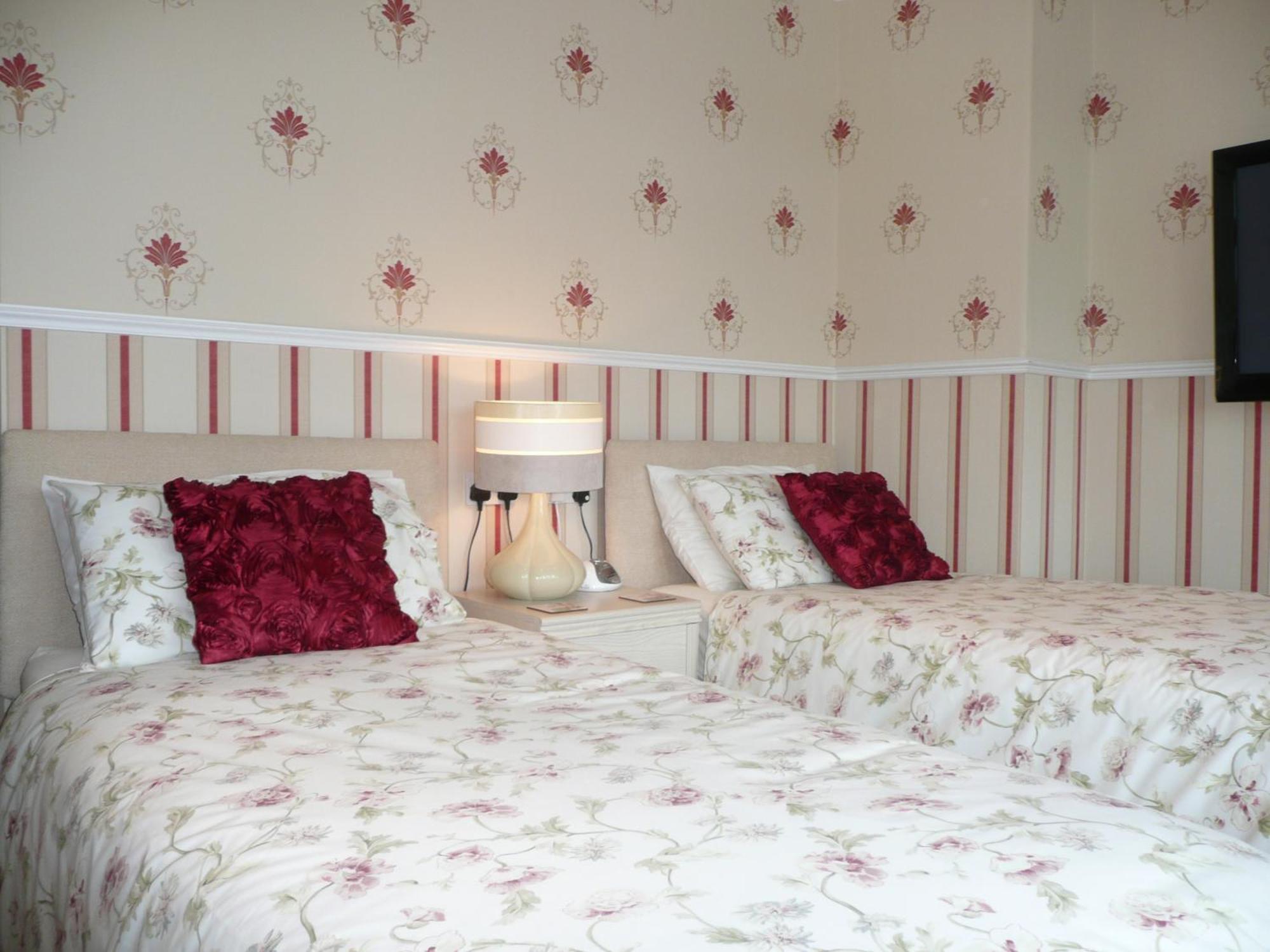 Cherry Blossom Guest House Уитби Екстериор снимка