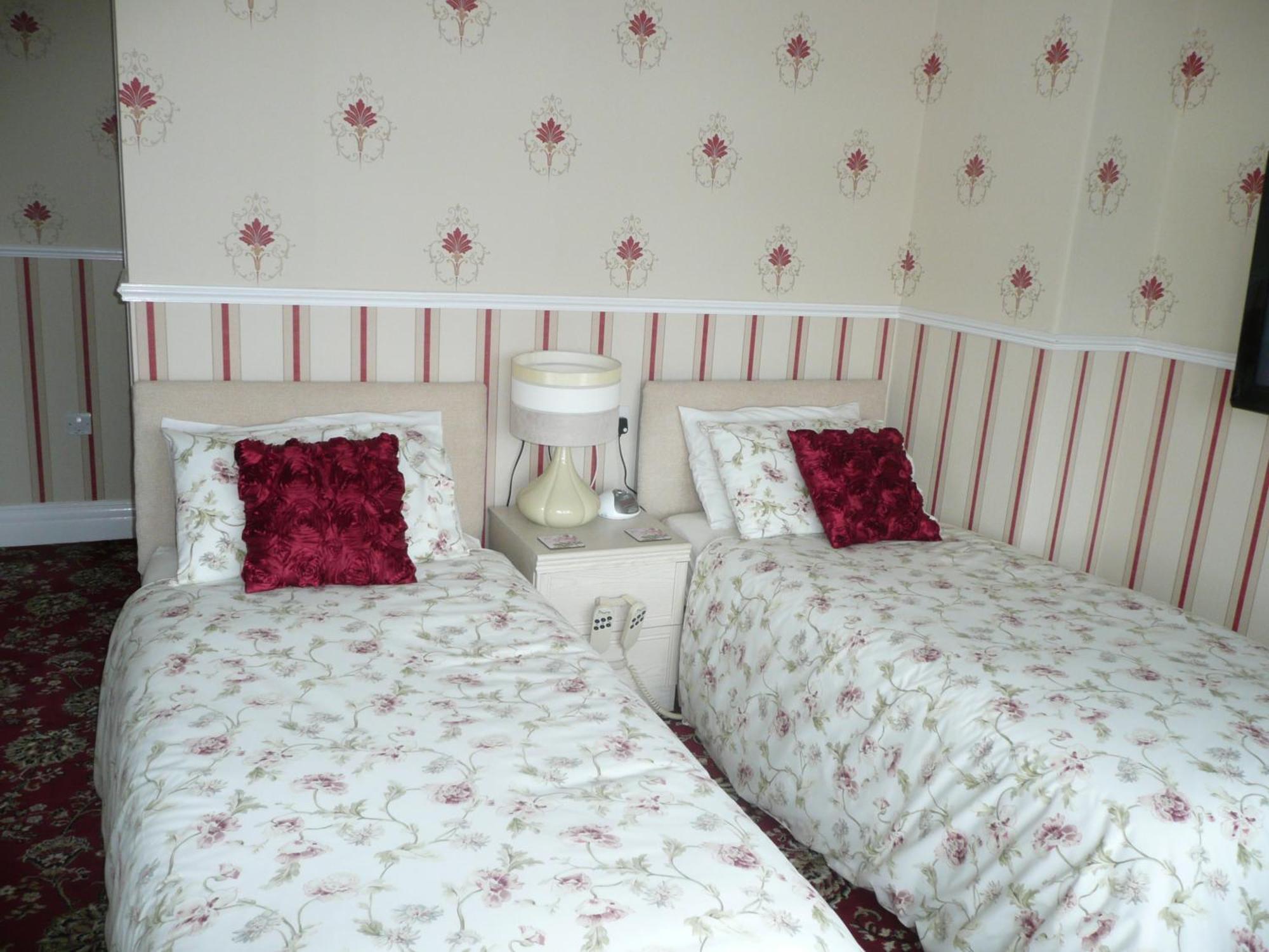 Cherry Blossom Guest House Уитби Екстериор снимка