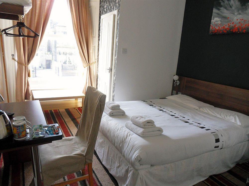 Cherry Blossom Guest House Уитби Екстериор снимка