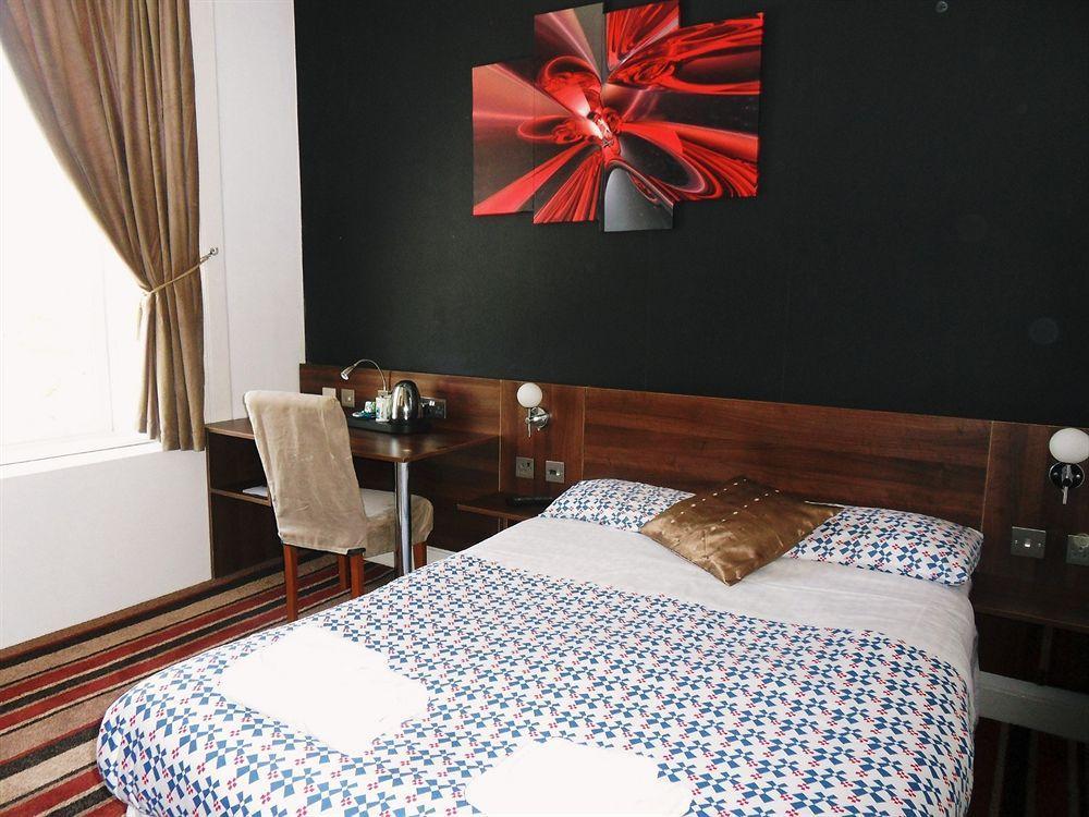 Cherry Blossom Guest House Уитби Екстериор снимка