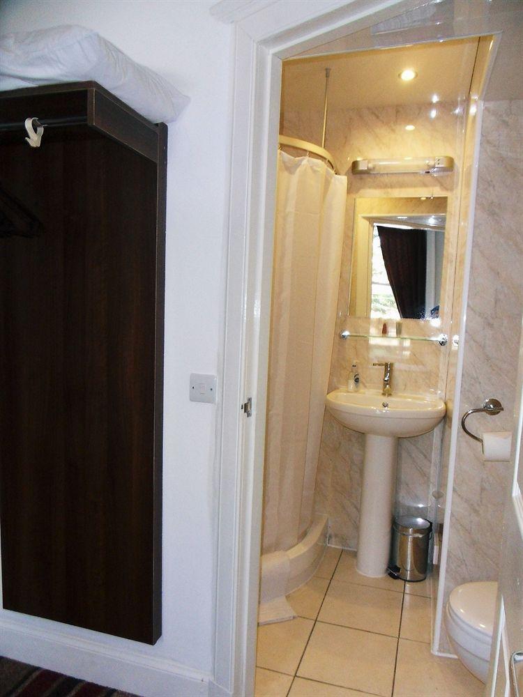 Cherry Blossom Guest House Уитби Екстериор снимка