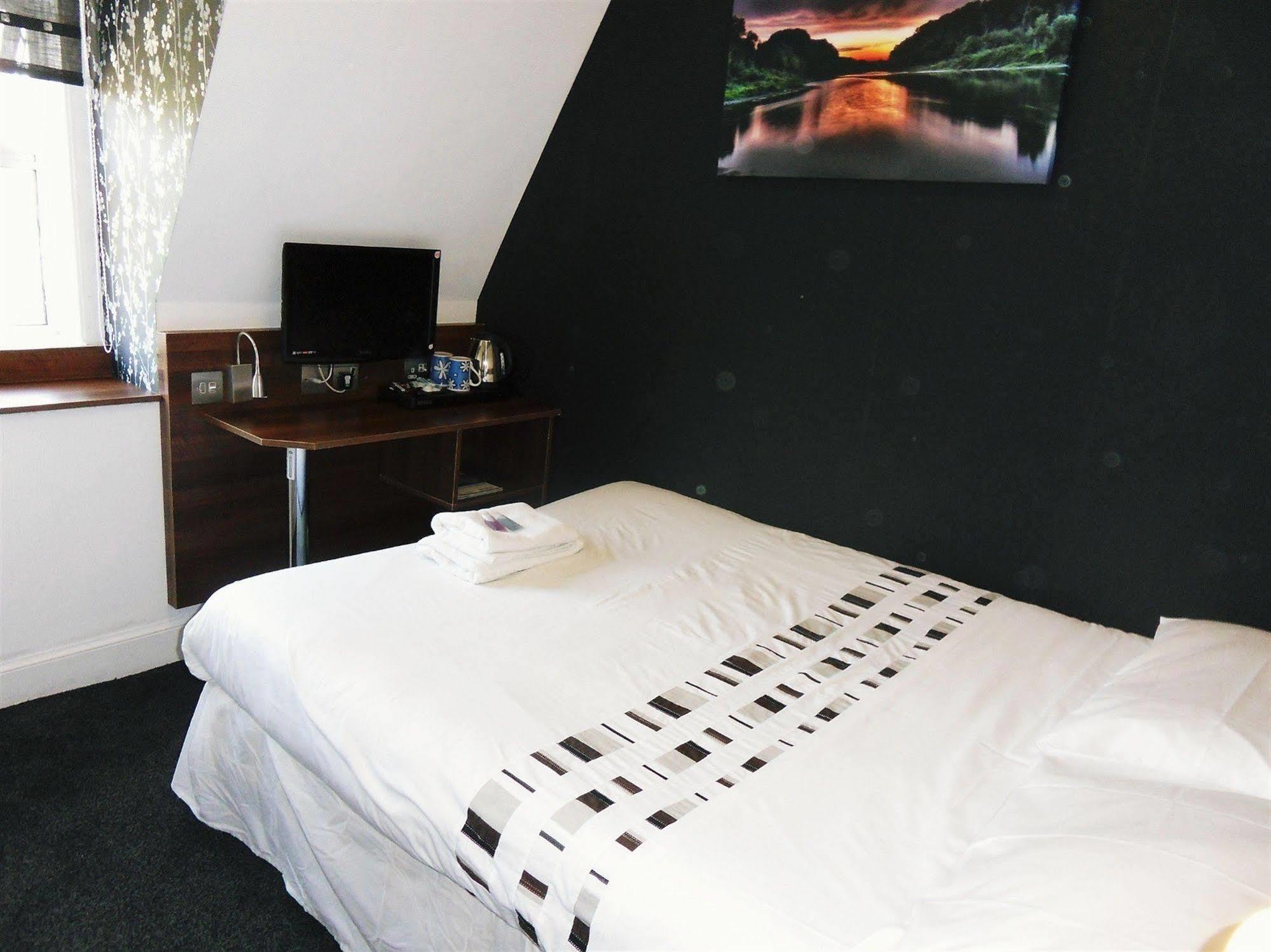 Cherry Blossom Guest House Уитби Екстериор снимка