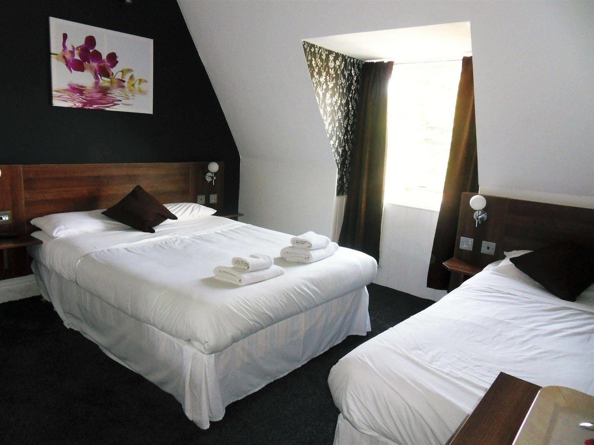 Cherry Blossom Guest House Уитби Екстериор снимка