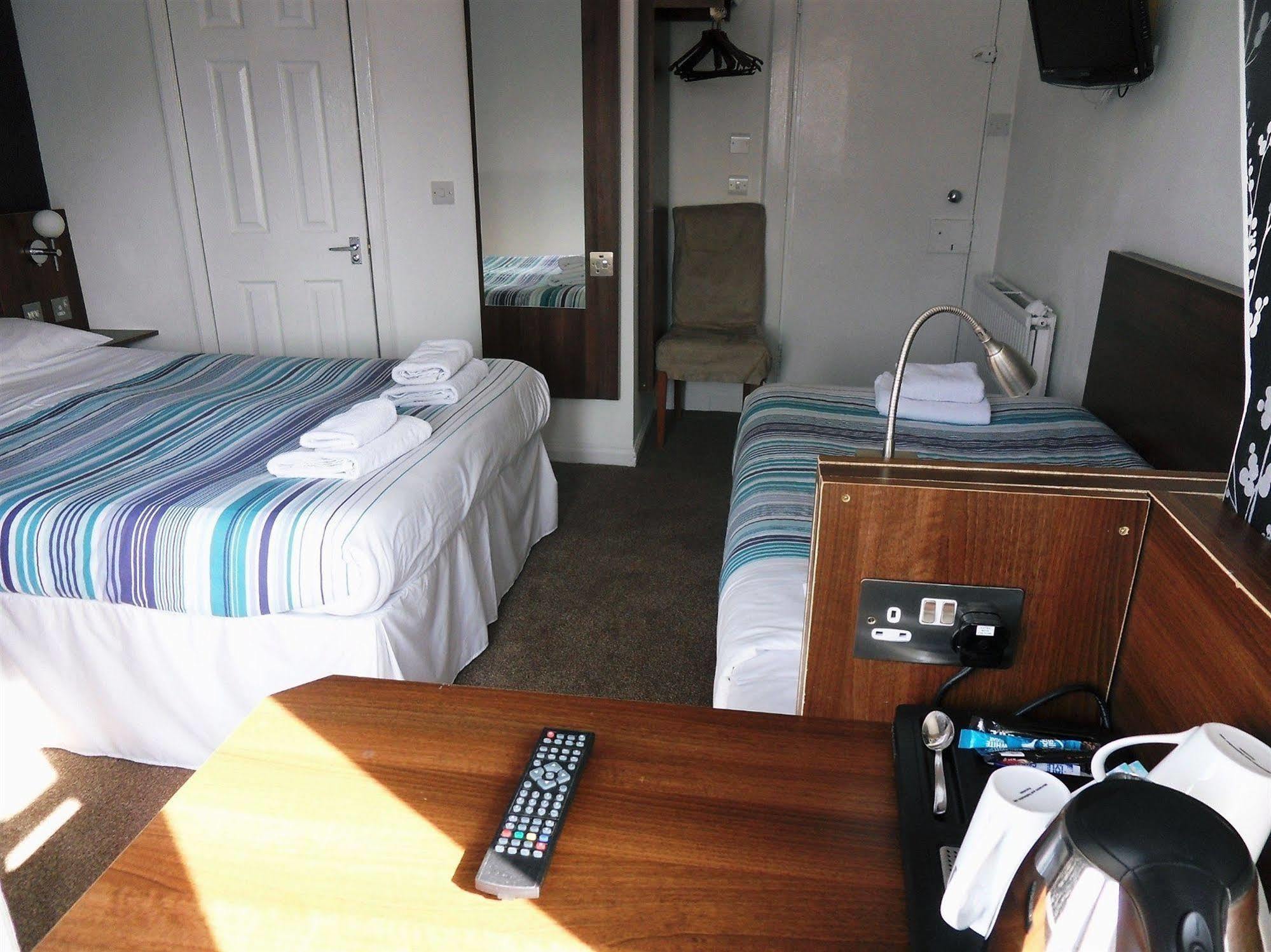 Cherry Blossom Guest House Уитби Екстериор снимка
