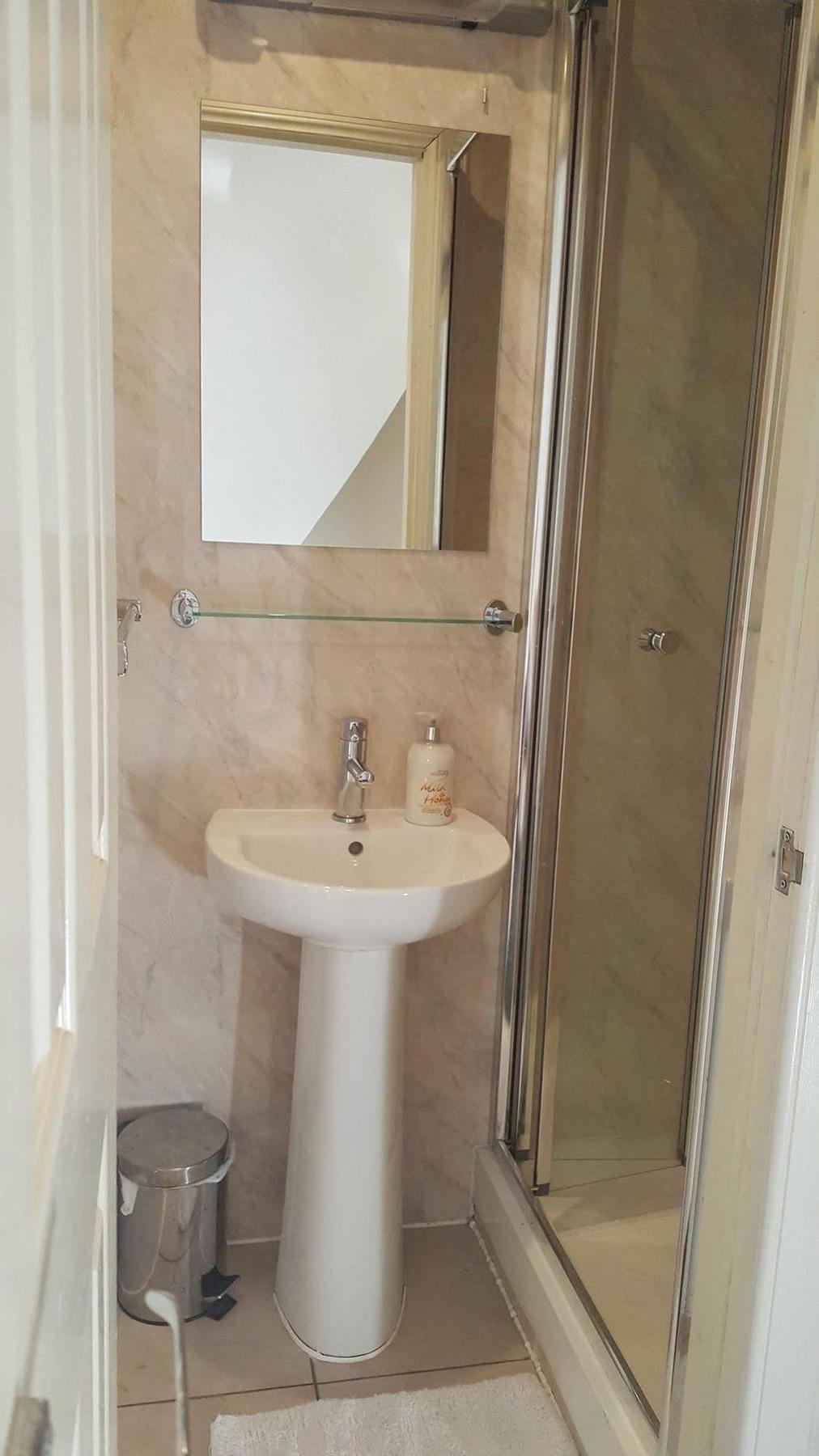 Cherry Blossom Guest House Уитби Екстериор снимка
