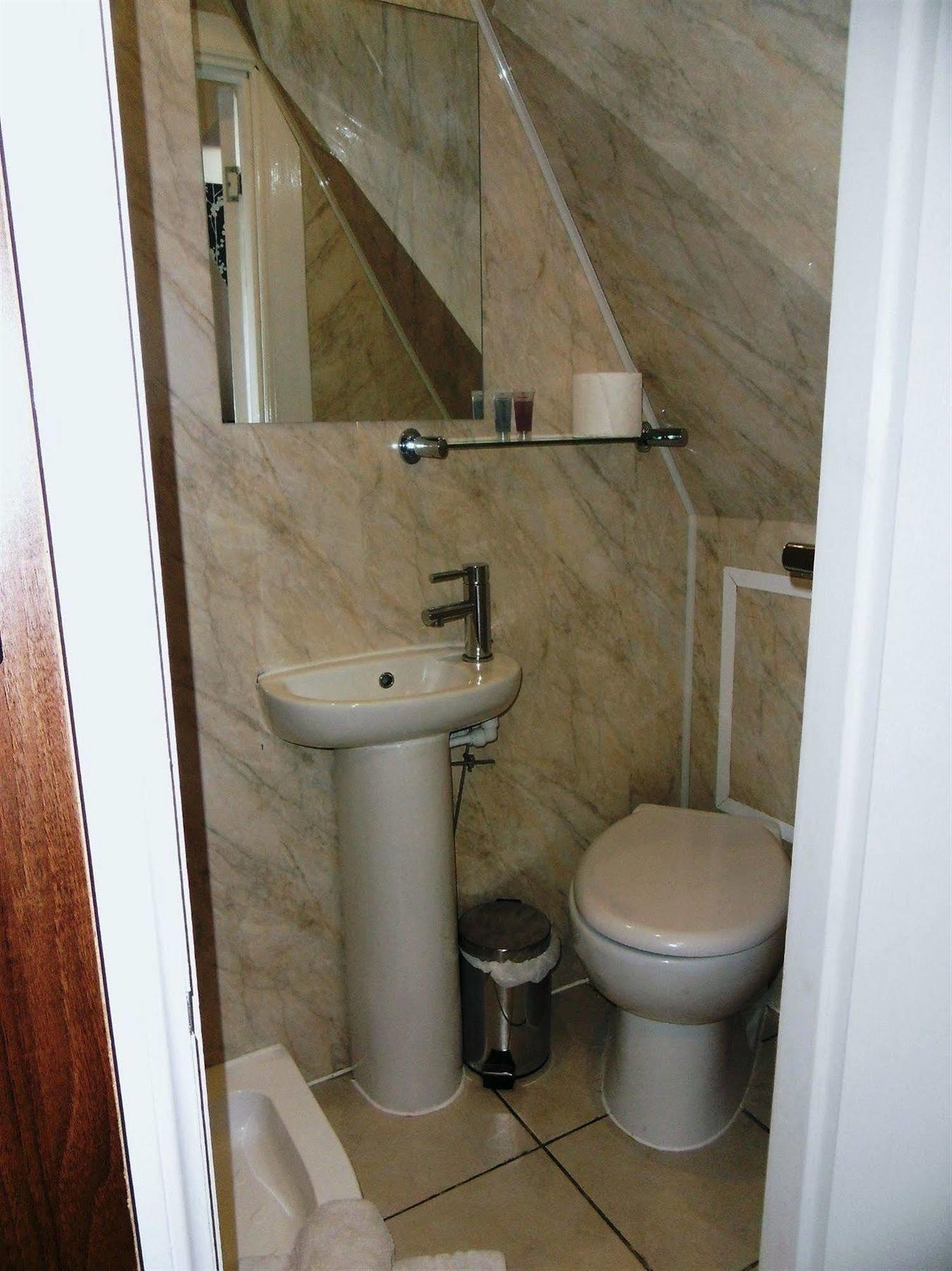 Cherry Blossom Guest House Уитби Екстериор снимка