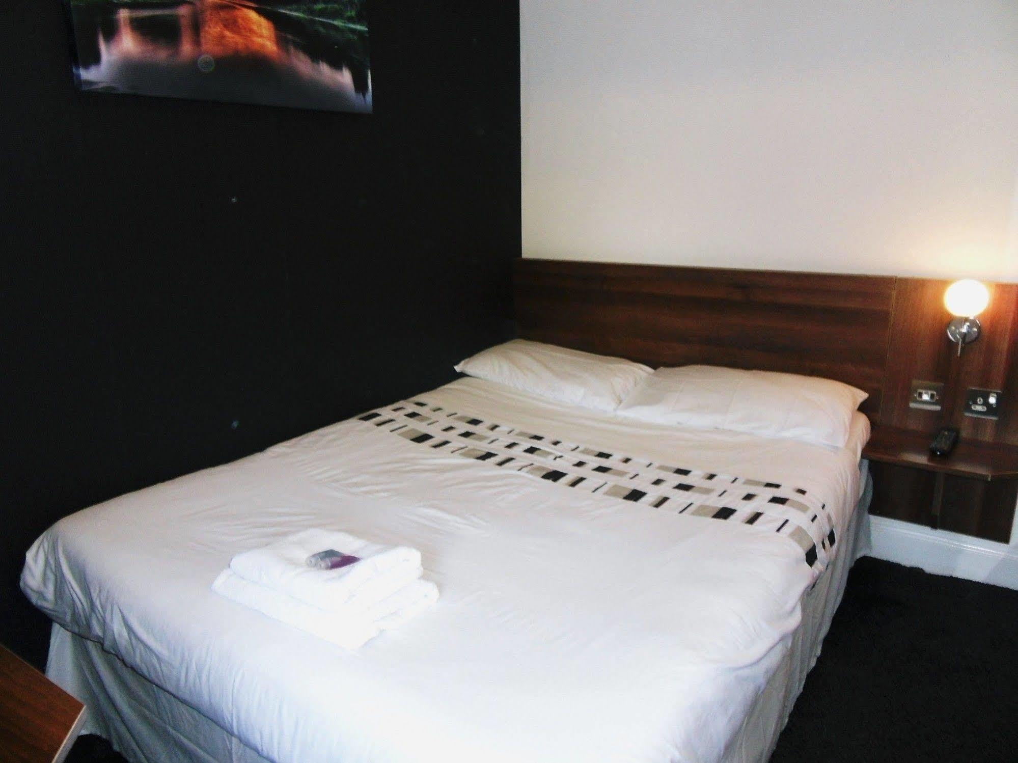 Cherry Blossom Guest House Уитби Екстериор снимка