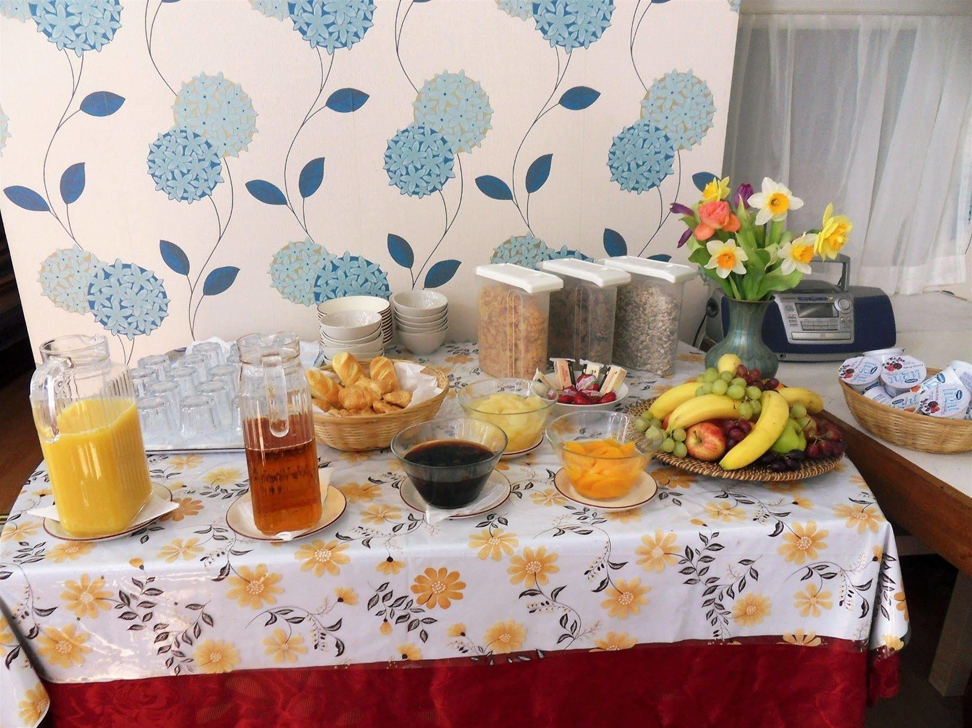 Cherry Blossom Guest House Уитби Екстериор снимка