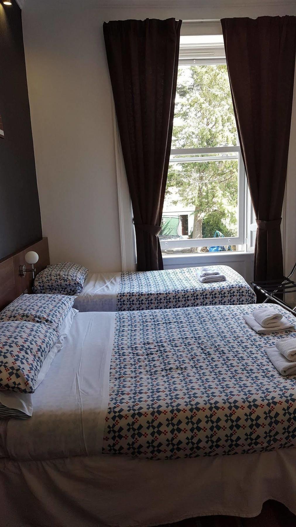 Cherry Blossom Guest House Уитби Екстериор снимка