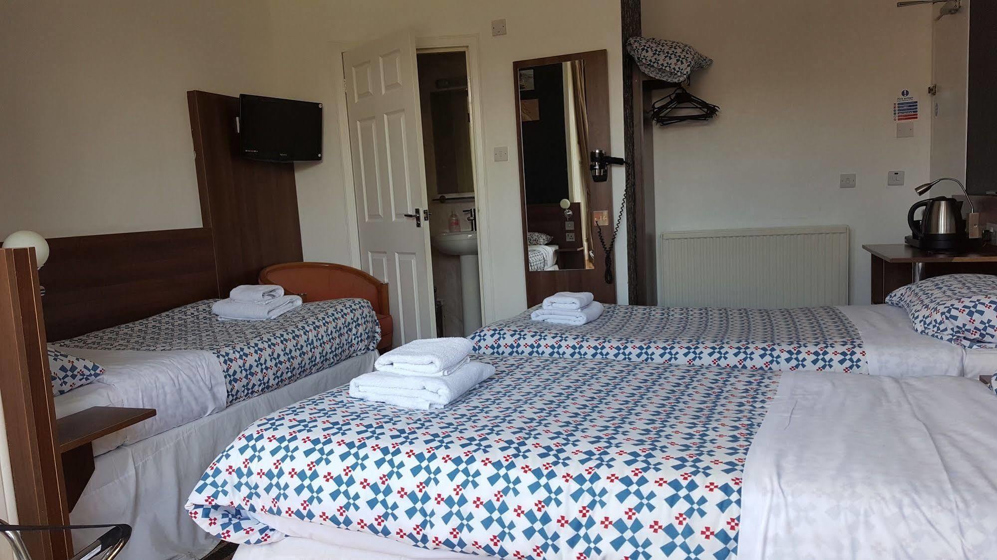 Cherry Blossom Guest House Уитби Екстериор снимка