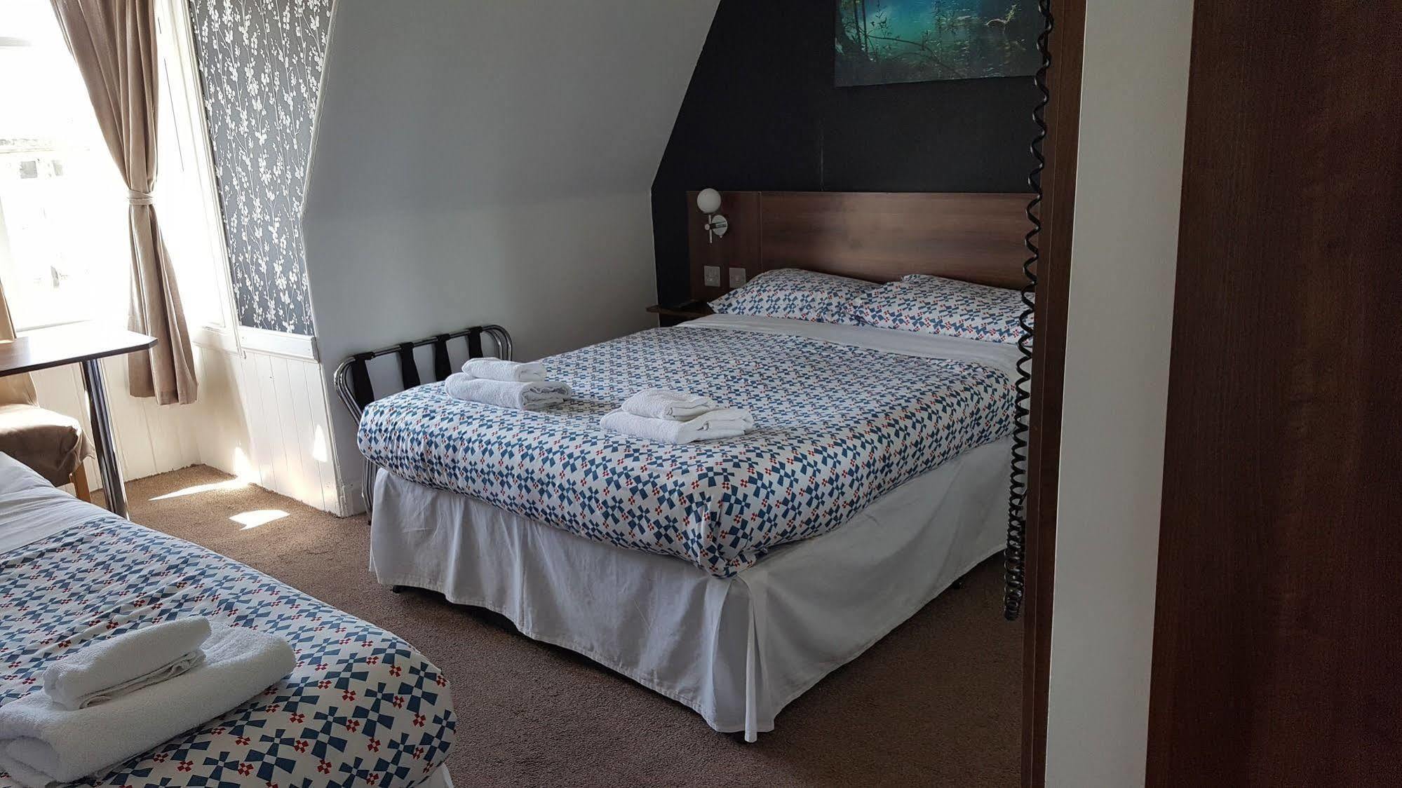 Cherry Blossom Guest House Уитби Екстериор снимка