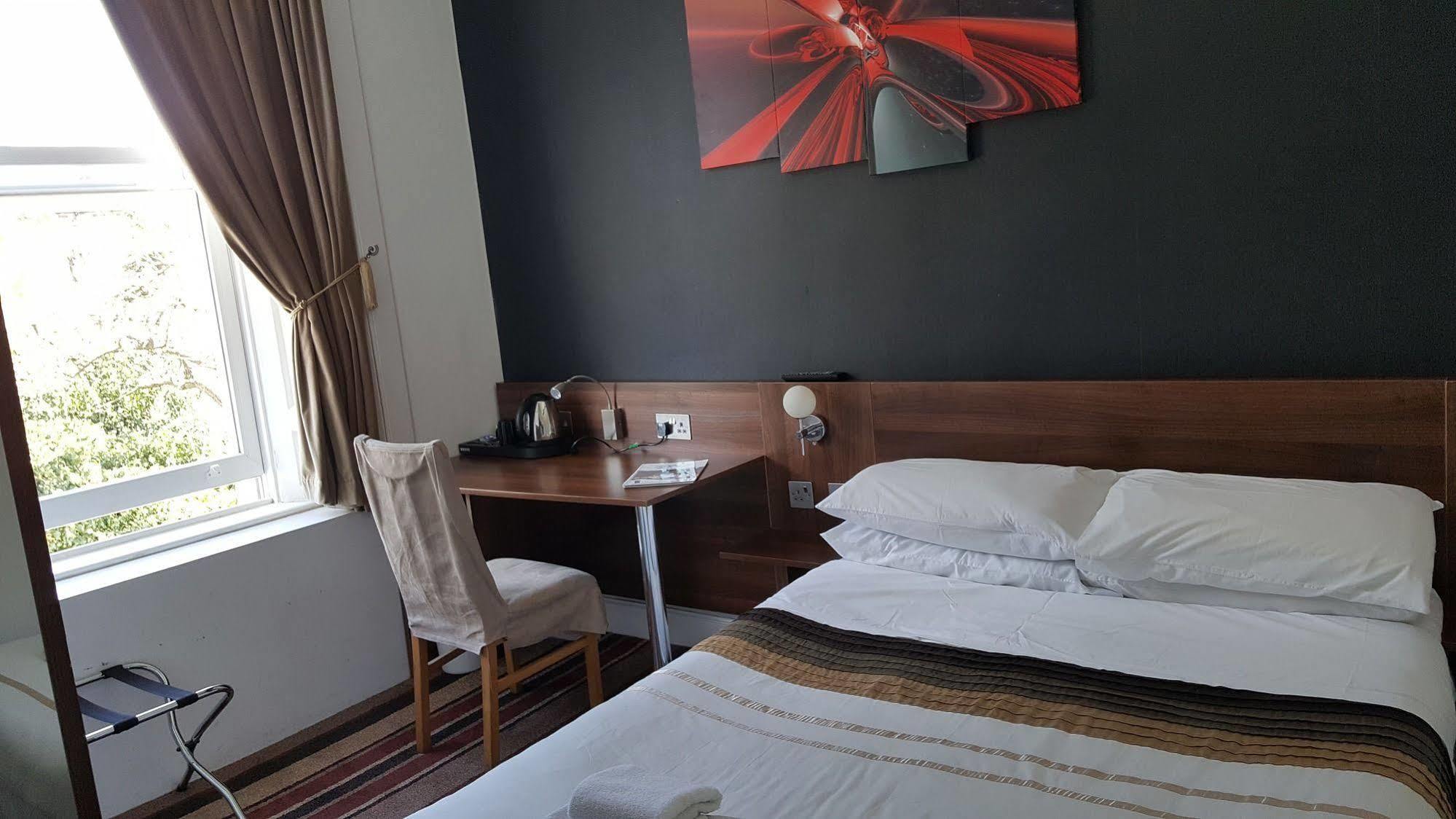 Cherry Blossom Guest House Уитби Екстериор снимка