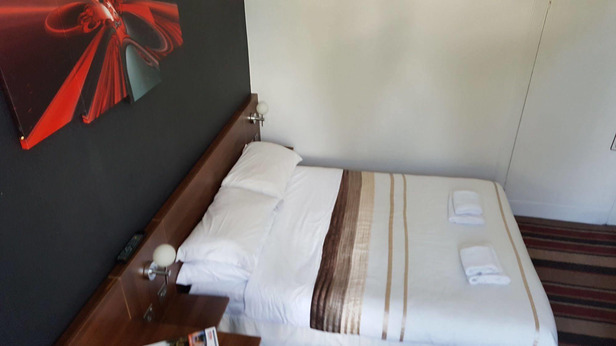 Cherry Blossom Guest House Уитби Екстериор снимка