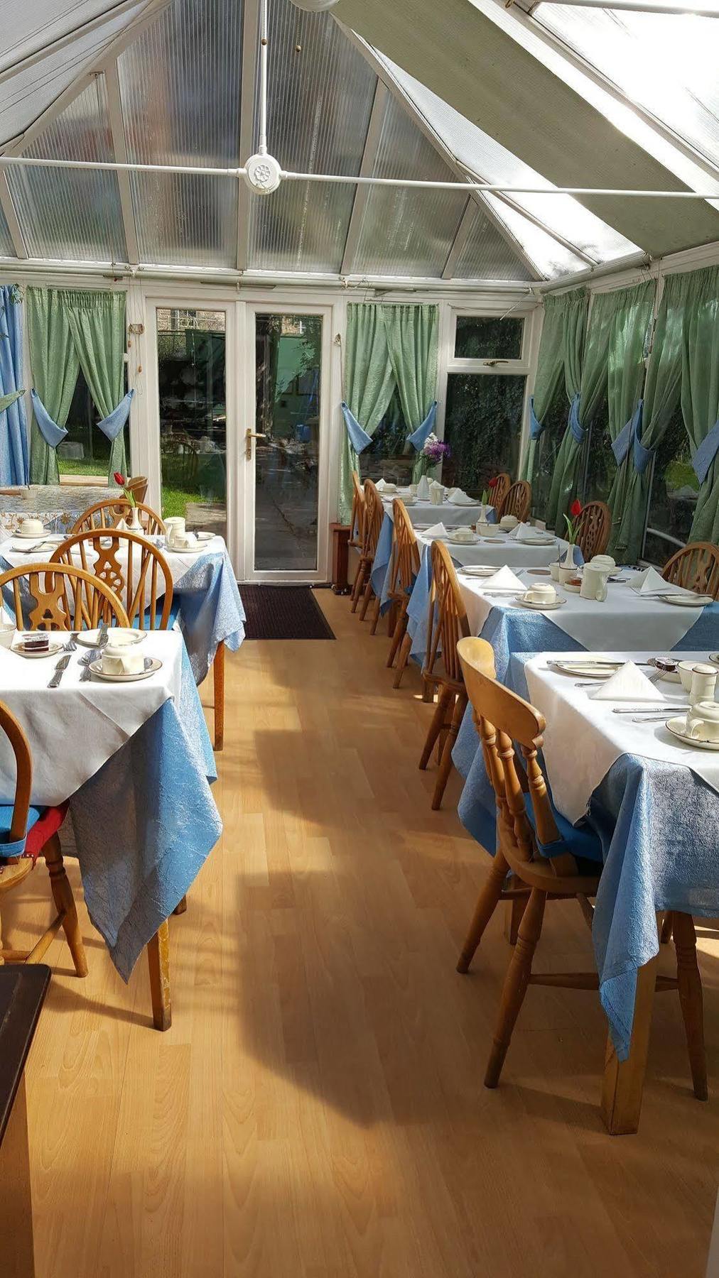 Cherry Blossom Guest House Уитби Екстериор снимка